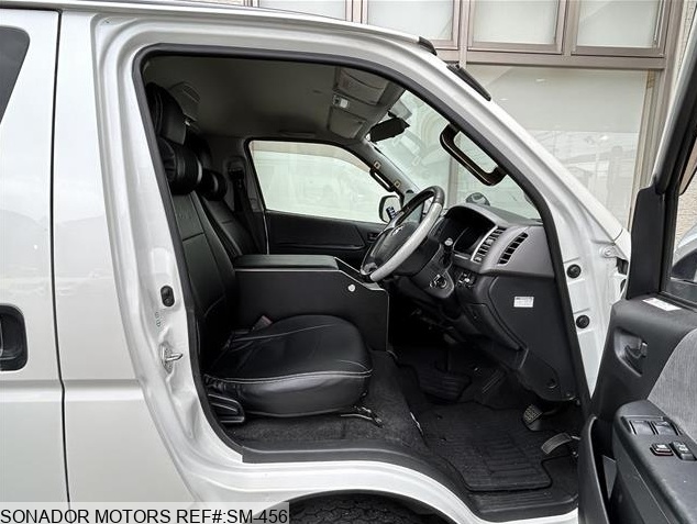 Toyota Hiace Van 2010