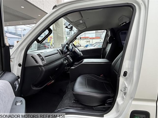 Toyota Hiace Van 2010