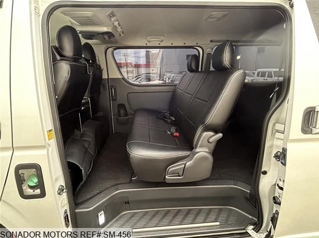 Toyota Hiace Van 2010