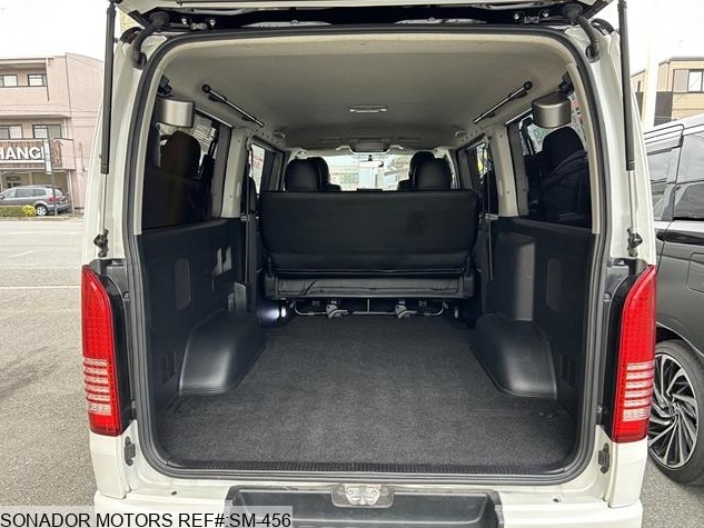 Toyota Hiace Van 2010