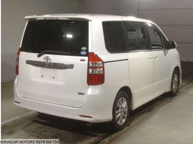 Toyota Noah 2012