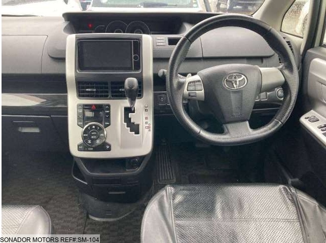Toyota Noah 2012