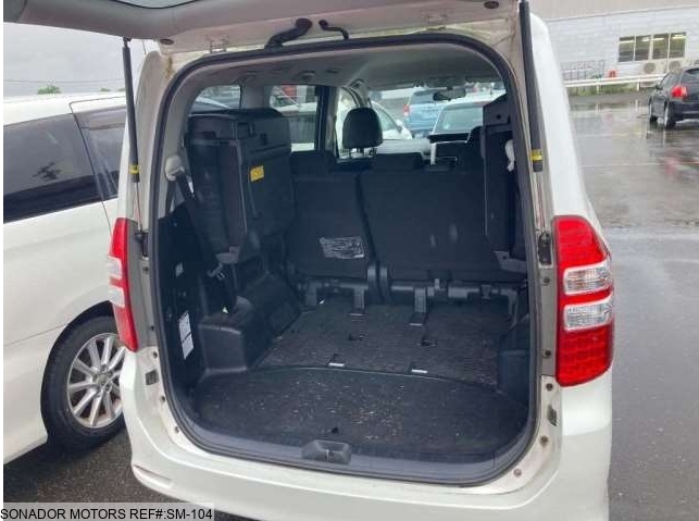 Toyota Noah 2012
