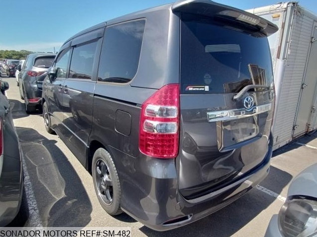 Toyota Noah 2010
