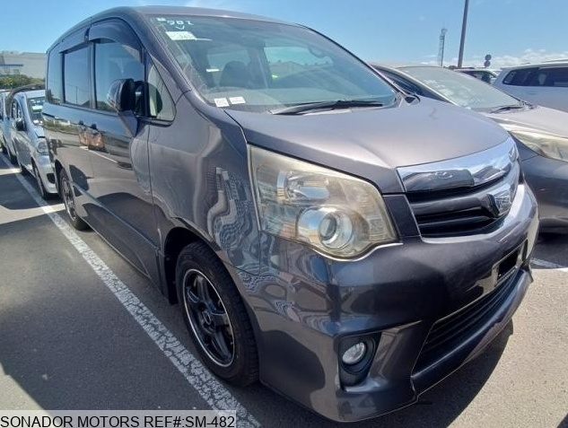 Toyota Noah 2010