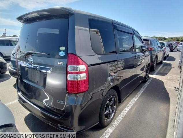 Toyota Noah 2010
