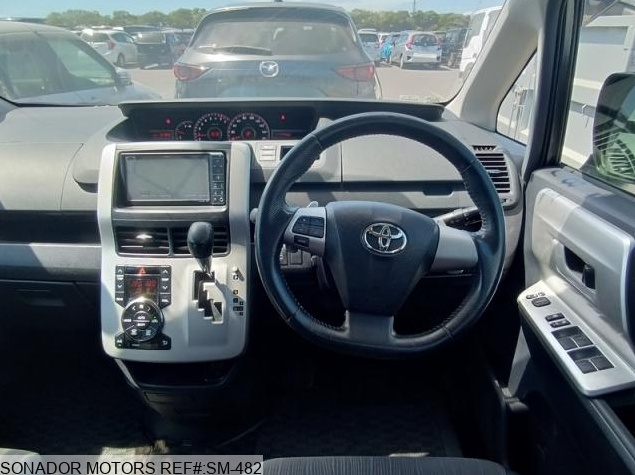Toyota Noah 2010