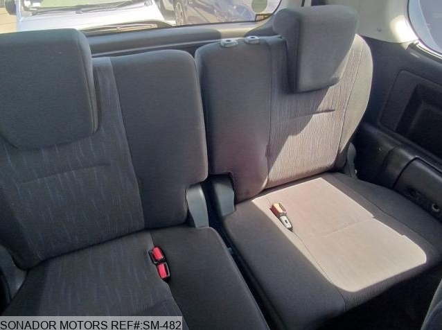Toyota Noah 2010