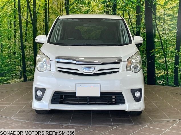 Toyota Noah 2012