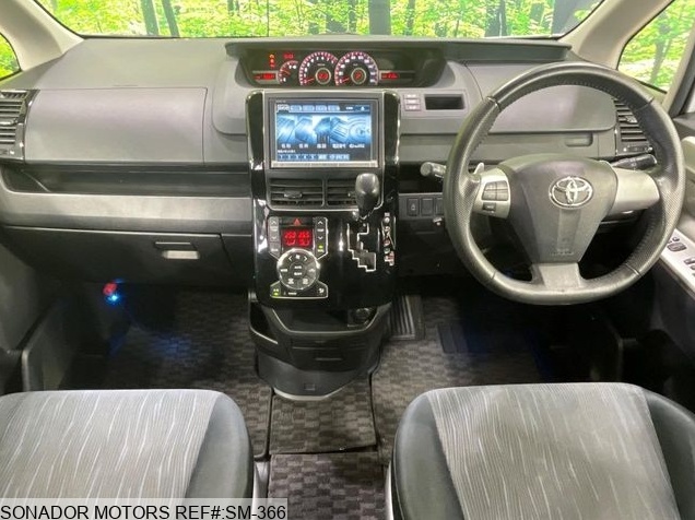 Toyota Noah 2012