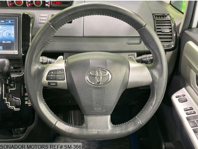 Toyota Noah 2012